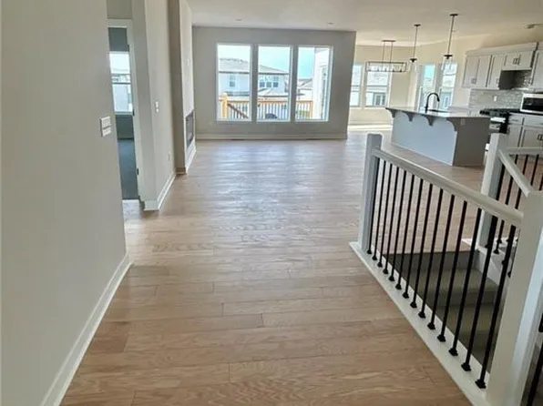 9039 SW 5th St, Blue Springs, MO 64064