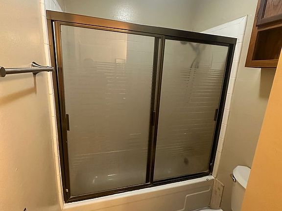 4th image of 943 E Yorkshire Dr