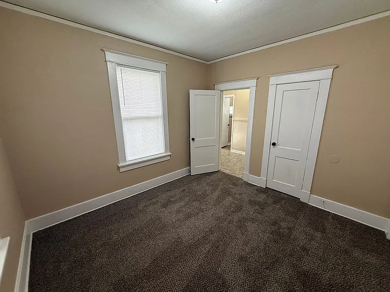 961 N Willett St — Photo 9