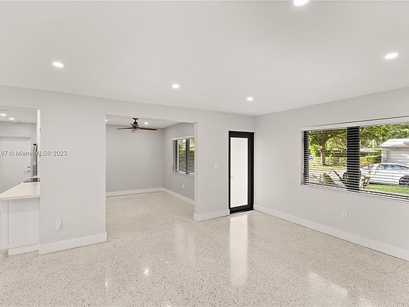 5th image of 1540 Robbia Ave