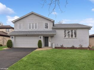 695 Berkshire Ln, Des Plaines, IL 60016
