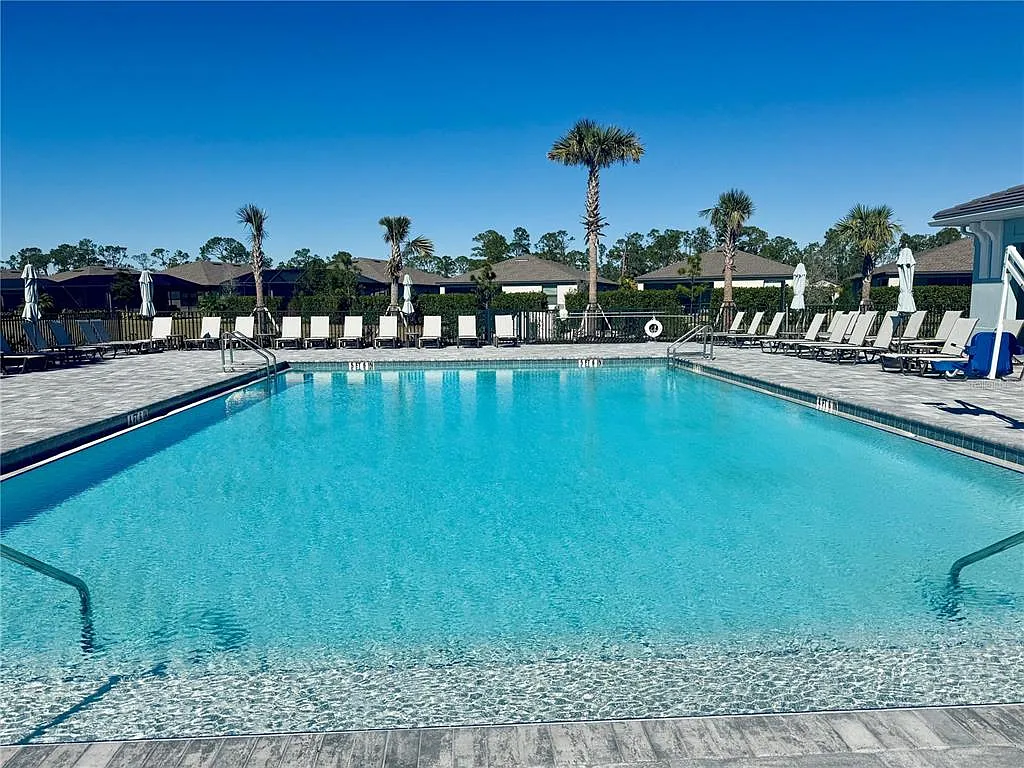 3 bed, 3.0 bath, 1840 sqft, $2,200 — Photo 3