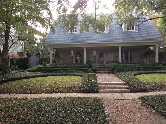 Front View w/gate to yard
