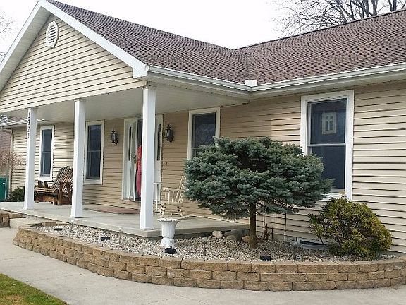 4th image of 3923 Plummer Dr