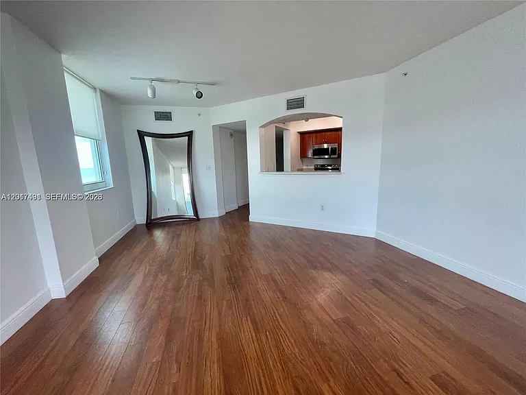9201 Collins Ave #321 — Photo 3