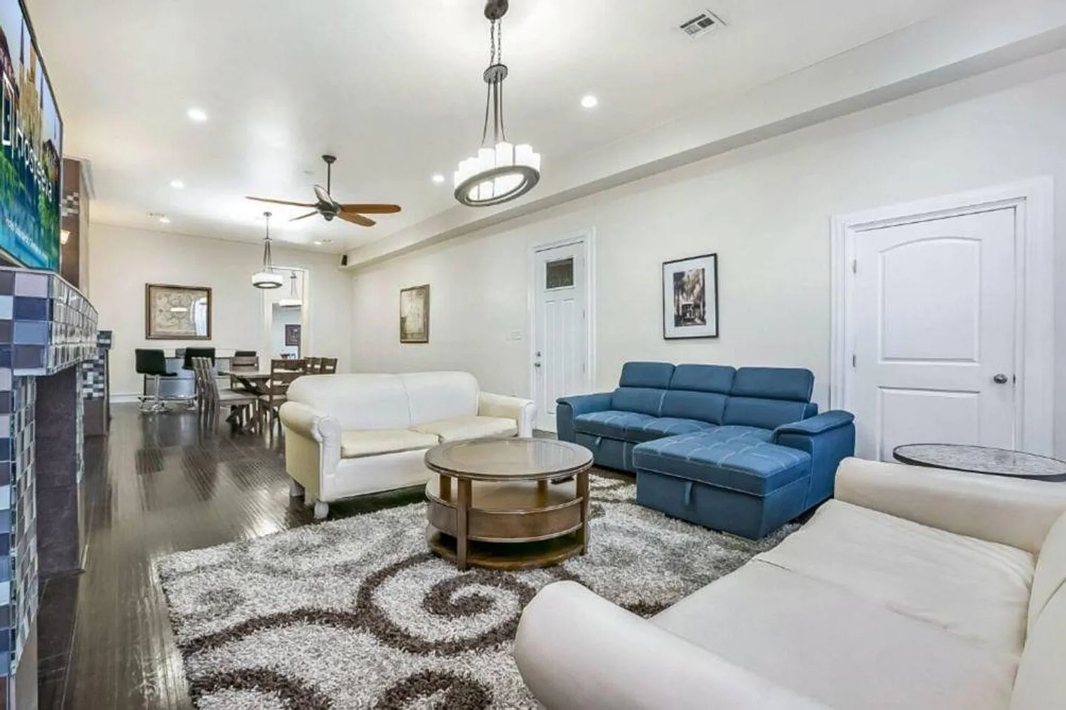 4 bed, 4.0 bath, 1076 sqft, $9,571 — Photo 3