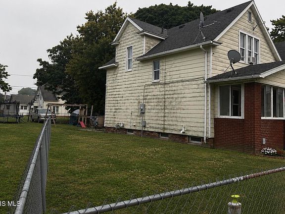 2nd image of 2508 Locust St