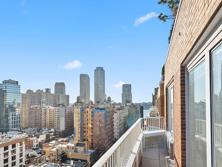 201 W 72nd St #18B — Photo 4