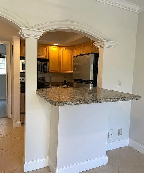 901 NE 3rd St #203 — Photo 8