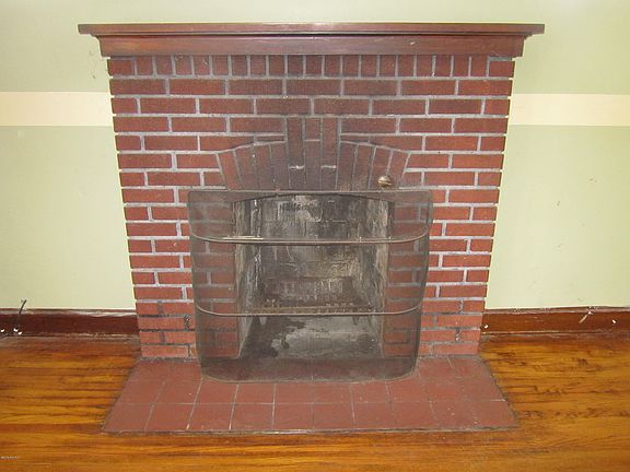 3rd image of 151 Broad St N