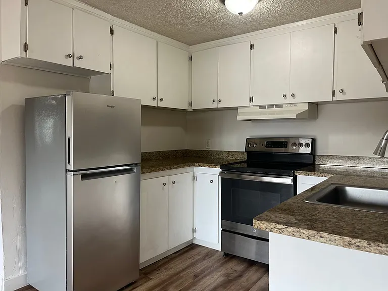 Effortless Living Near the Alaska Junction The Webster Apartments — Photo 27