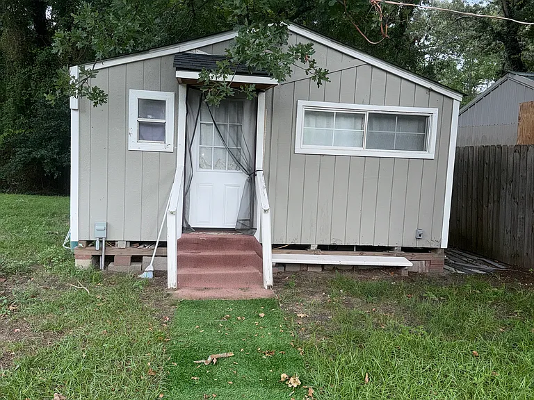 400 Porter Rd — Photo 1