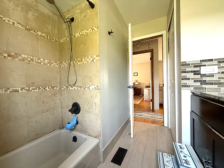 1202 E Ardyce Ln #1 — Photo 6