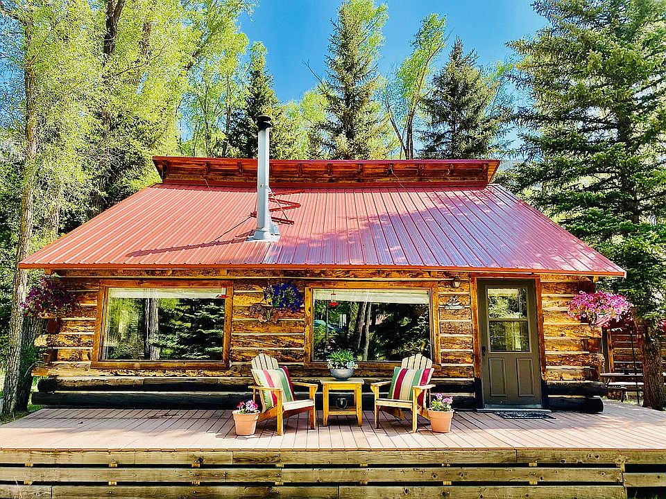 Cabin living at its best!