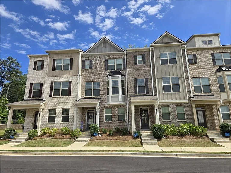 556 Amarante Cir — Photo 1