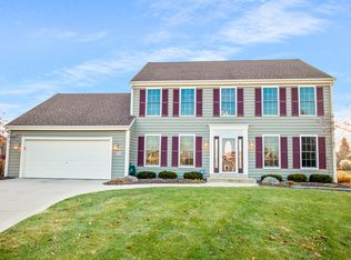 N51W17129 Shagbark Rd, Menomonee Falls, WI 53051