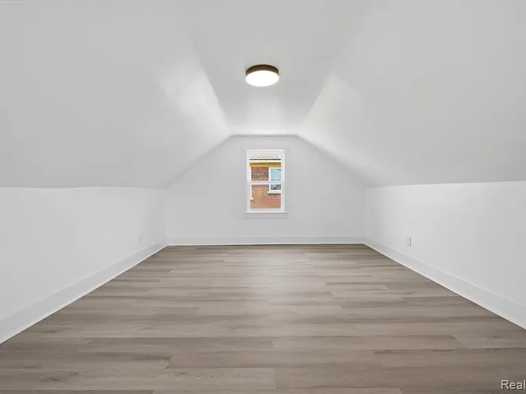 2245 W Grand St — Photo 21