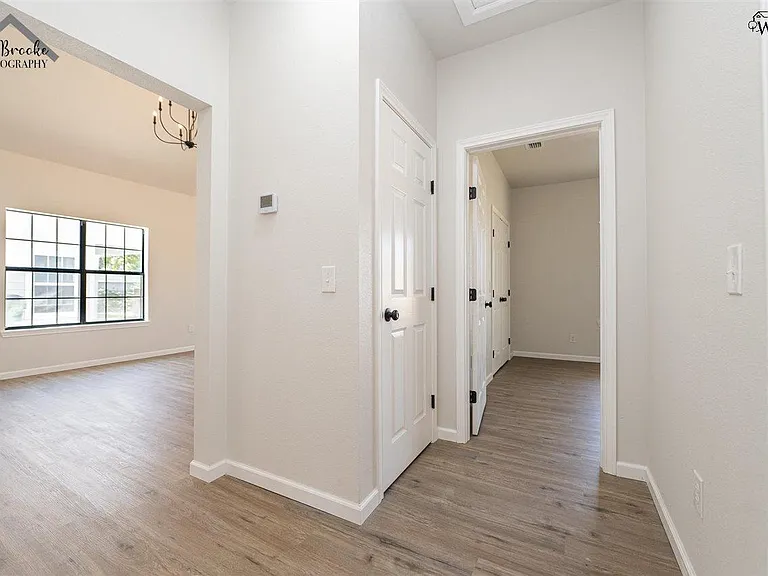 103 W Aldine St — Photo 16
