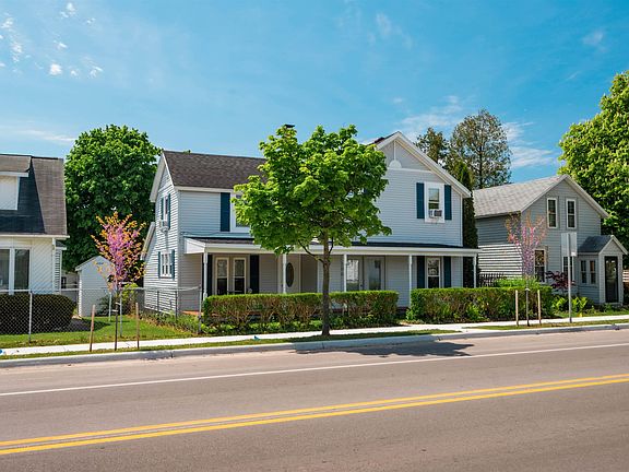 3rd image of 706 Forest Ave