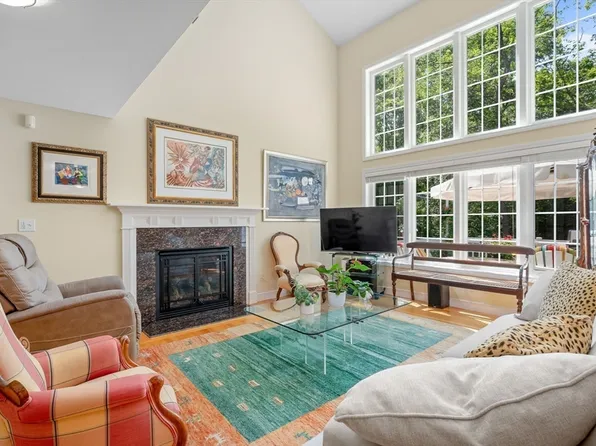 67 Crestview Cir, Barnstable, MA 02630