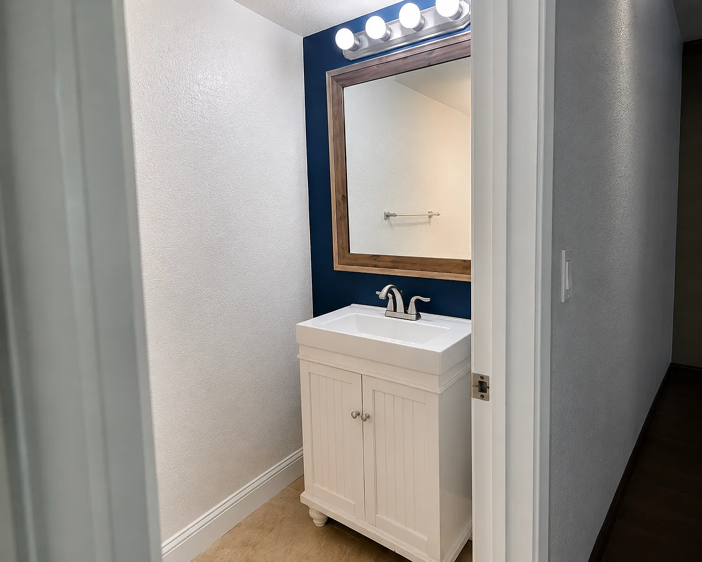 3 bed, 2.5 bath, 1495 sqft, $3,300 — Photo 3