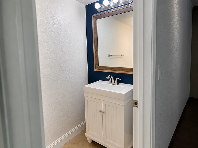 809 Azores Cir — Photo 3