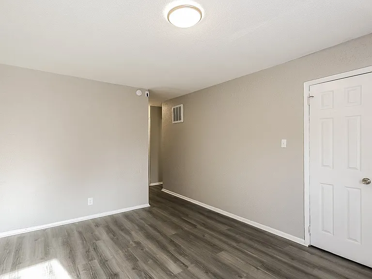 873729_018_living_room_13402545.jpg