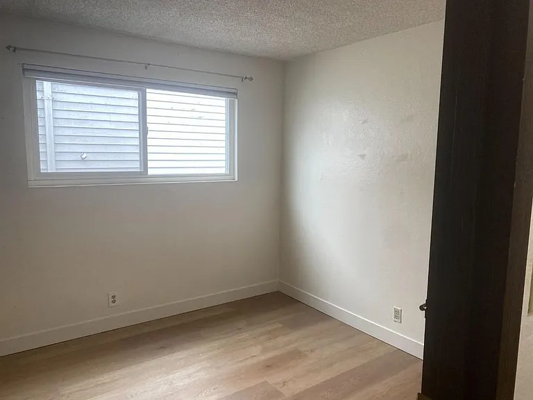 81 Camelot Ct — Photo 15