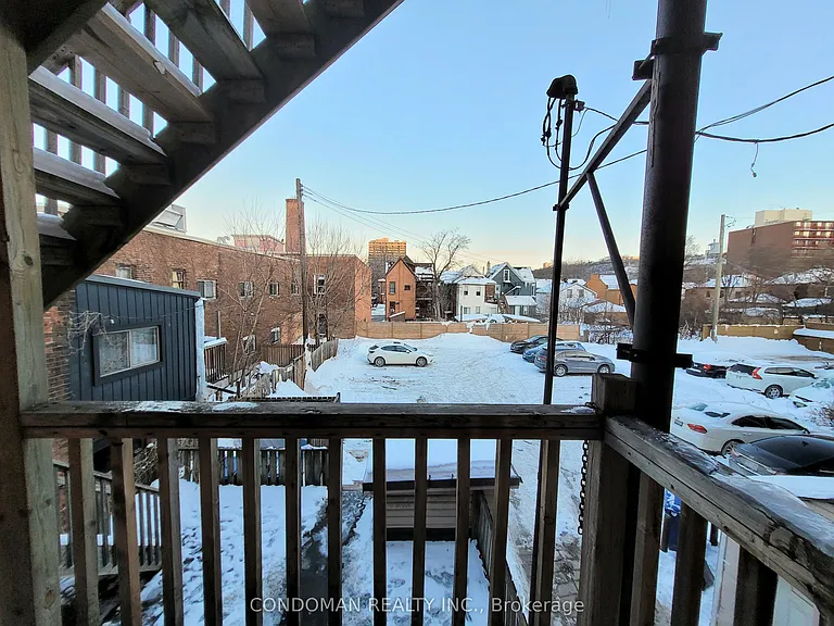 135 John St S #4 — Photo 8