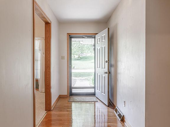 4th image of 921 Bannister Dr