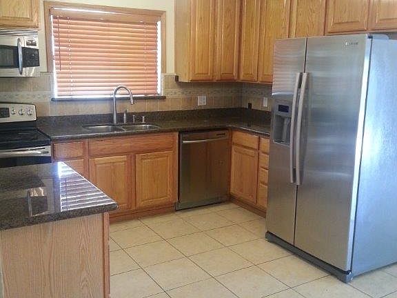 4th image of 676 Torreya Ave