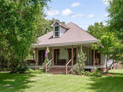 8282 Lake Park Dr, Denham Springs, LA, 70726