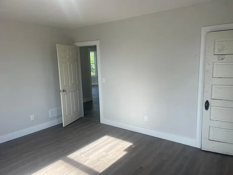 918 Elm St — Photo 12