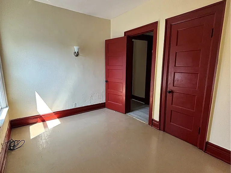 215 Ludington St #2 — Photo 14