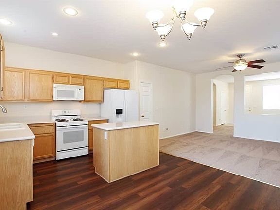3rd image of 754 Fontayne Ave