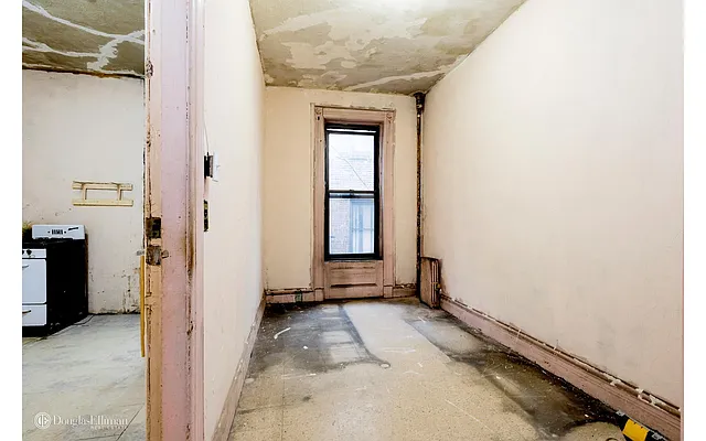 Sold by Douglas Elliman | media 15