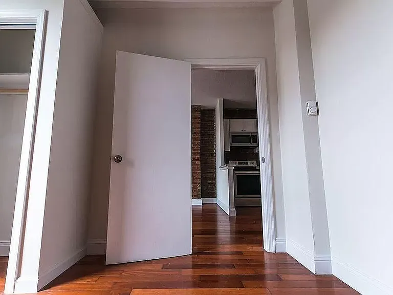 320 Warren St #2 — Photo 9
