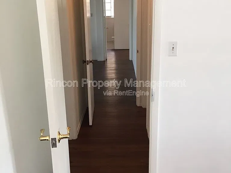 513 N North St — Photo 11