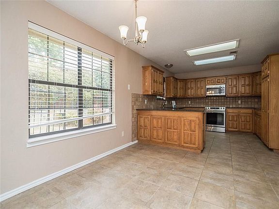 5th image of 504 Kingswood Ct