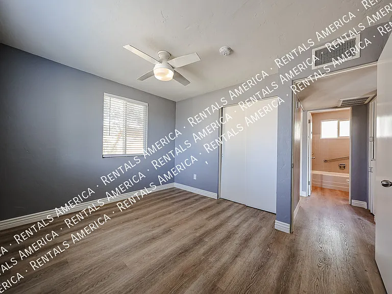 404 W Mission Ln — Photo 12