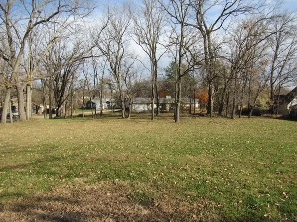 Cherry St, Anamosa, IA 52205