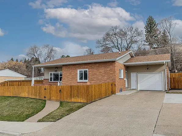 200 5th St NE, Mandan, ND 58554