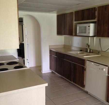 3rd image of 1441 SE 20th St