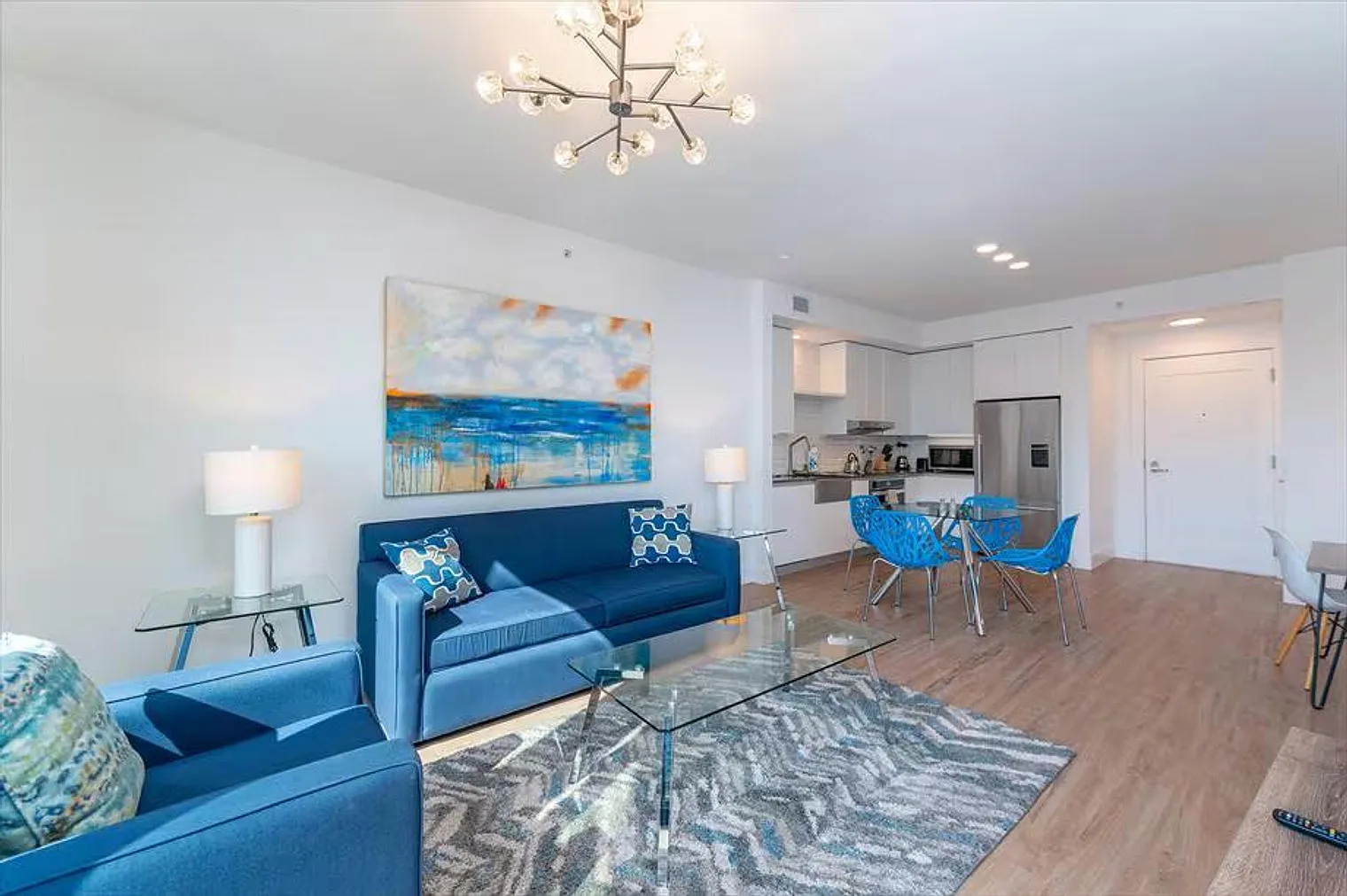 1 bed, 1.0 bath, 731 sqft, $6,296 — Photo 2
