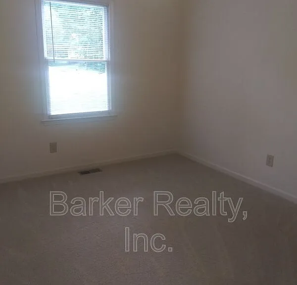 1506 Macdonald Ave — Photo 6