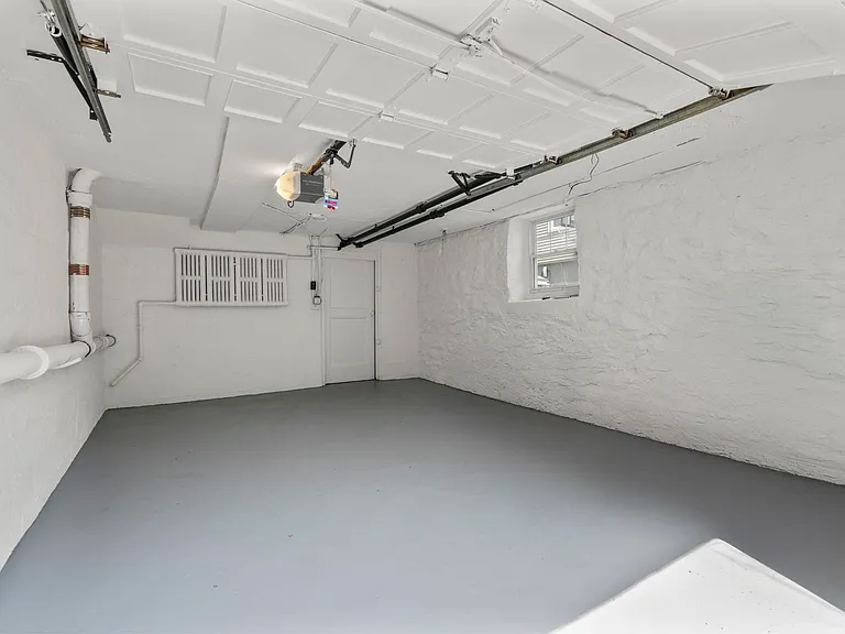 53 Park Ave — Photo 35