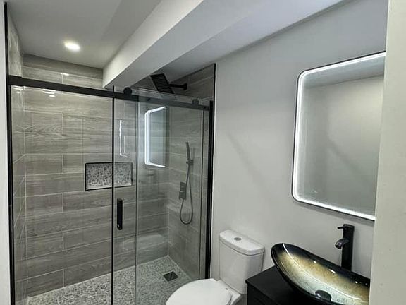 3rd image of 64 Duncan Ave #0