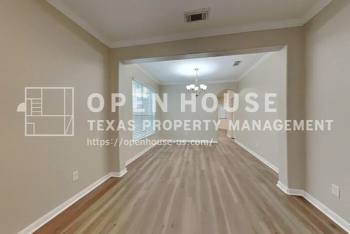 5 bed, 3.0 bath, 2542 sqft, $2,475 — Photo 3