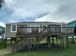 111 Beachfront Dr, Matagorda, TX 77457