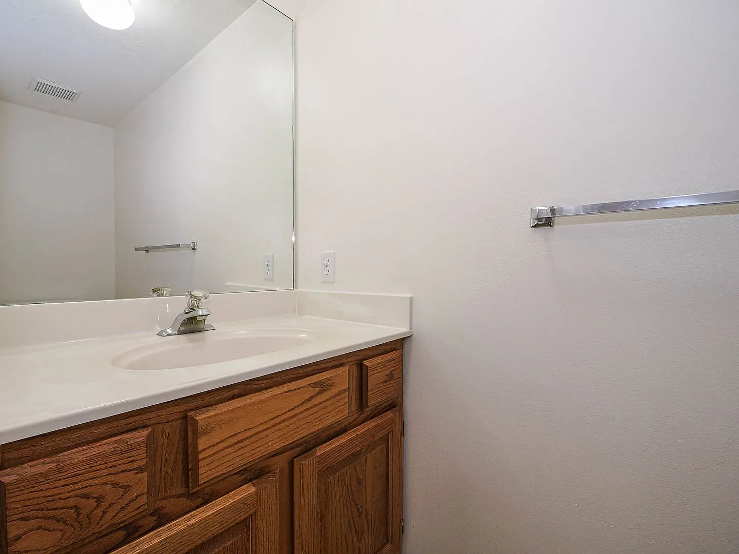 Updated 3 Bed Condo in Central American Fork! — Photo 4